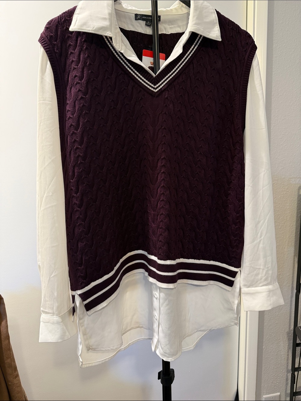 Adrianna Papell Black V-Neck Sweater Vest with White Stripe Detail size M NWT